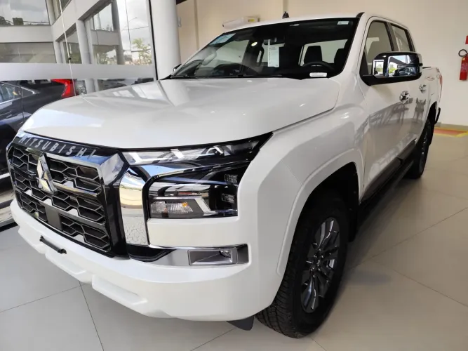 Mitsubishi TRITON HPE 2.4 CD 4X4 TB Diesel Aut. 2026