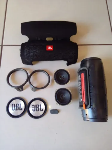 Caixa de Som JBL para retirada de Peças ou possível conserto!!!