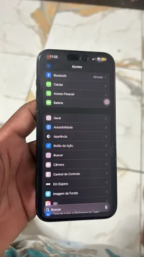 Vendo iPhone 15 pro max 256 gb.tela trincada e com essa pequena manchinha.
