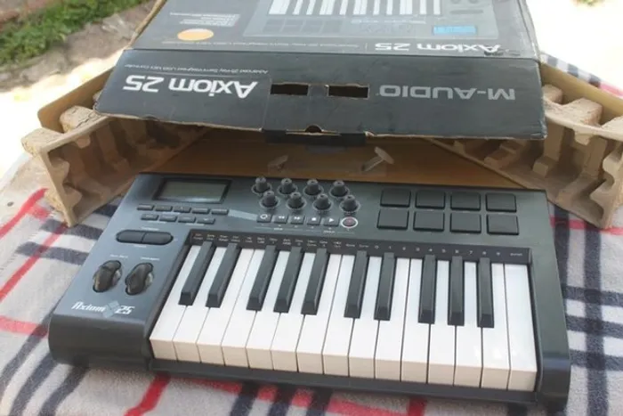       axion 25 m-audio para produçoes musicais..