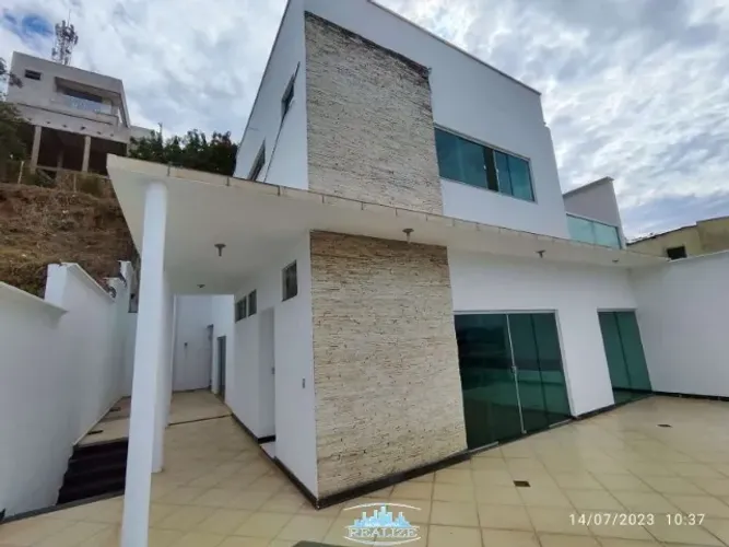 Cod. 4104 - Vende casa bairro Iguaçu, 03 quartos, 04 vagas, piscina