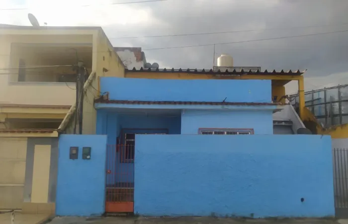 Casa 2 quartos c/ quintal