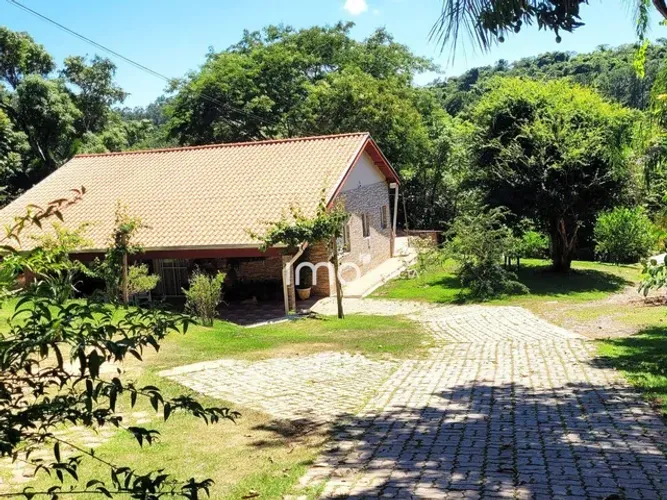 Bela Chácara para VENDA no Caxambu 4.700m² Terreno 200m² Construído - Pomar, Bosque e Rio 