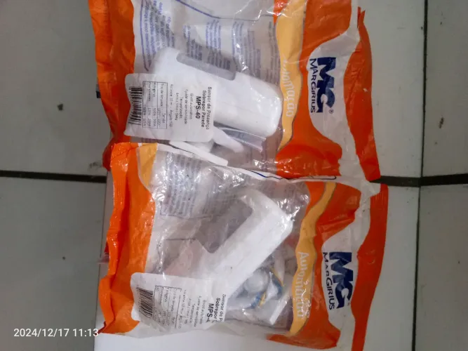 Vendo 2 sensores de presença 