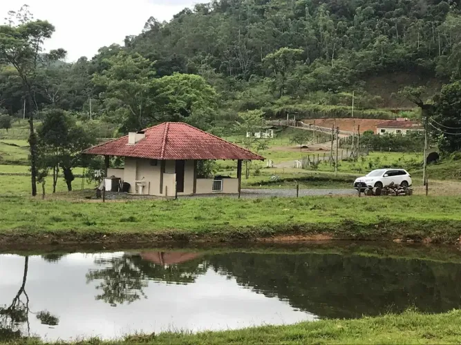 Chácara com 129.000 m², casa, ranchos, lagos, no Vila Nova, 80% limpa, escriturada, aceita