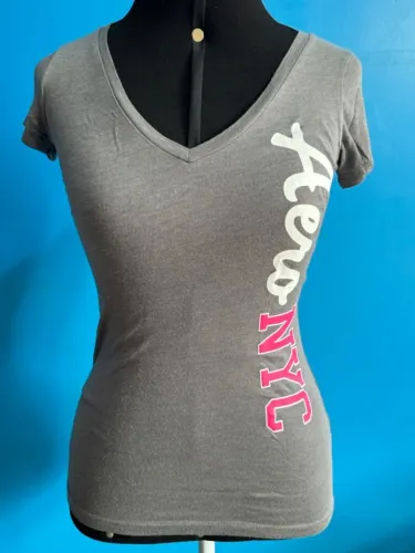 Blusa Aeropostale Feminina Tamanho PP Cor Cinza Gola V Camisa Malha Algodão NYC