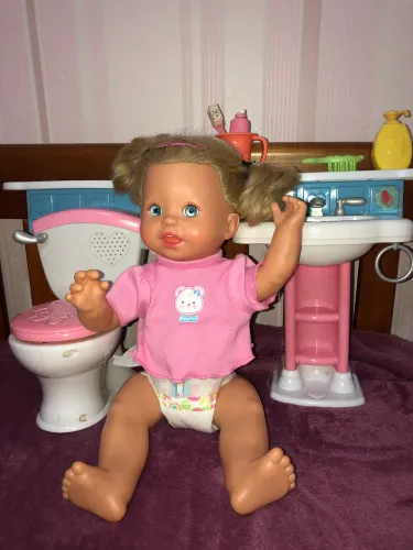 Boneca My Little Mommy banheirininho/ troninho