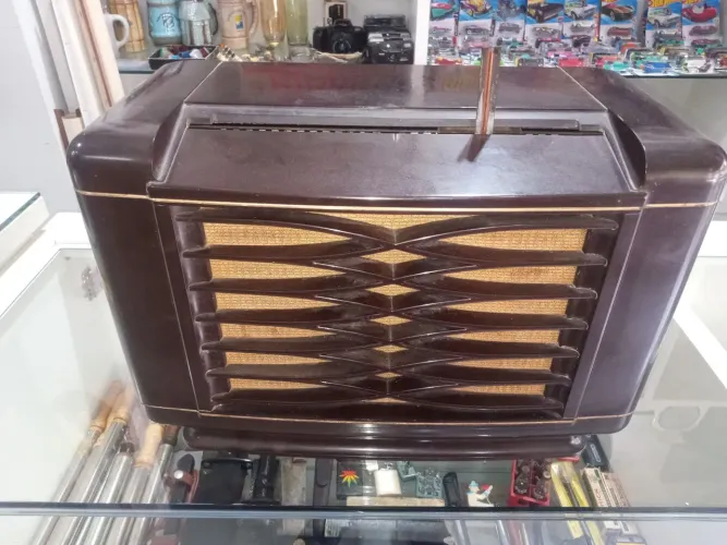 ? Rádio Antigo em Baquelite - AM - Valvulado - 220V - Vintage<br>