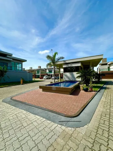 Casa com três suítes - condomínio Magna Acacia - 236m²