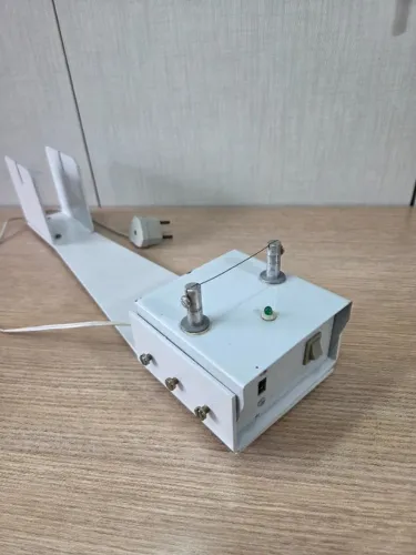 Cortador elétrico de fita e corda com suporte