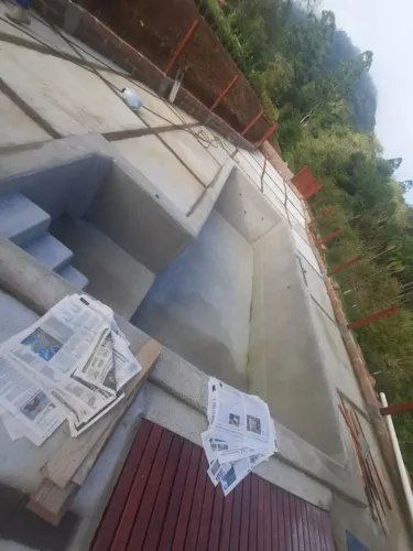 PINTURA E REVESTIMENTO DE PISCINAS