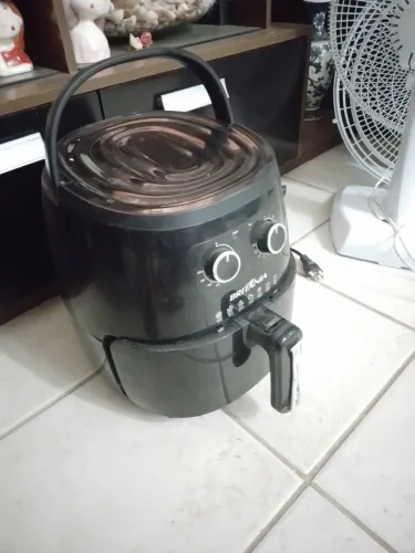 Air fry Britania BFR15P com defeito 90 reais zap *