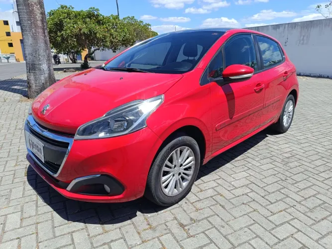 Peugeot 208 Allure com teto 2017