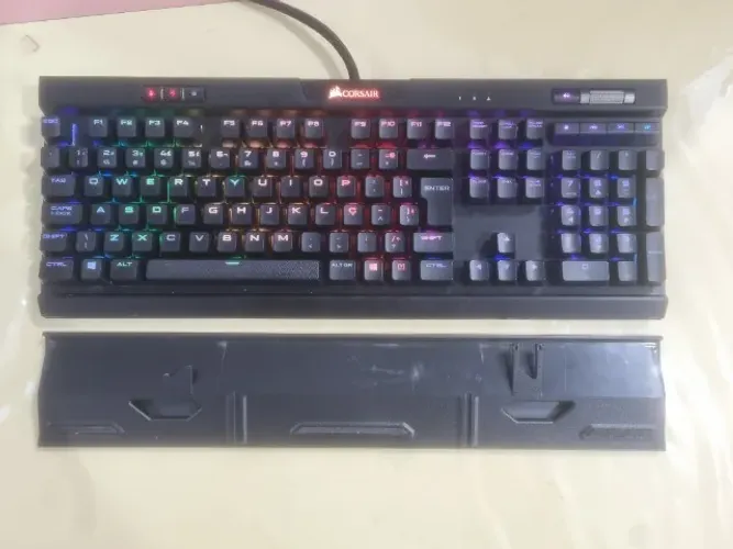 Teclado Corsair K70 mark 2 ABNT 2 RGB Switch Cherry MX Silver