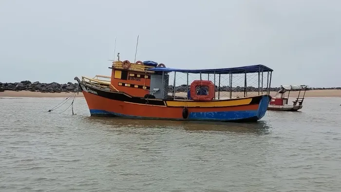 Barco de pesca com Licença
