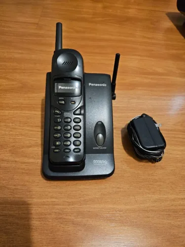 Telefone sem fio, marca Panasonic, modelo KX-TC1468LBB, 900 MHz Cordless, usado, bom.