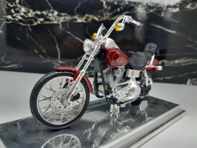 Miniatura Harley-davidson Dyna Wide Glider Maisto 1/18