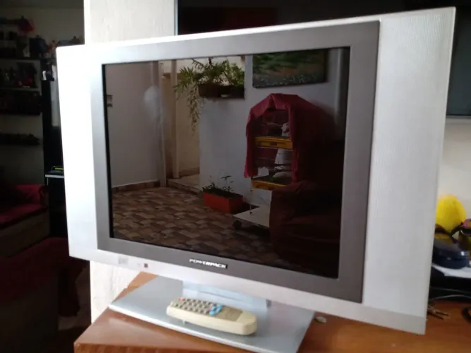 TV LCD Powerpack 14 polegadas