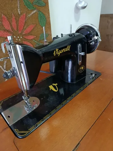 Máquina de Costura Vigorelli