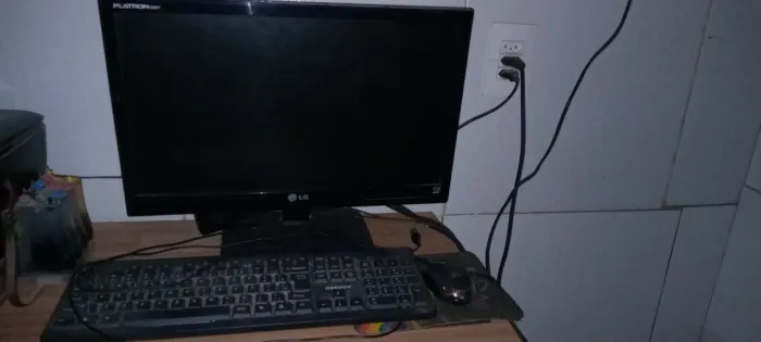 Computador Completo LG com Monitor e Periféricos