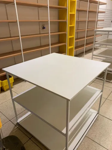 03 Móveis expositor central MDF e Metalon