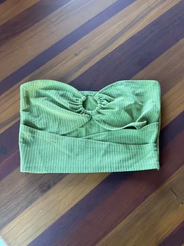 Top Cropped Verde com Detalhe Frontal