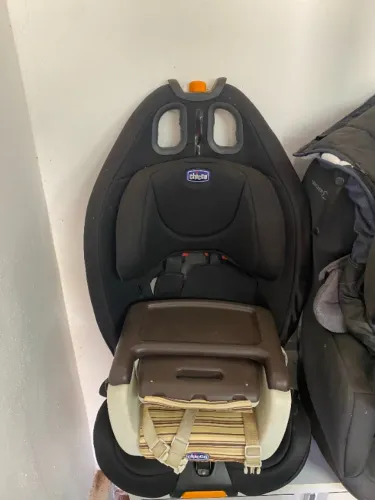 Cadeirinha para bebê em automóvel