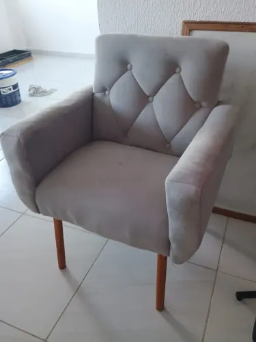 Poltrona modelo retrô.