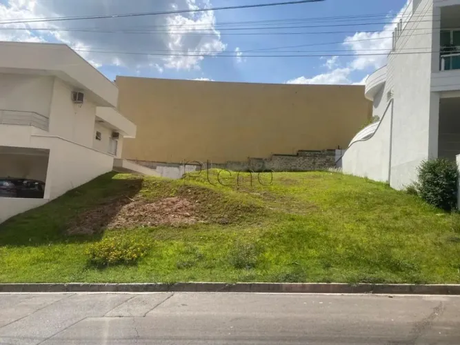 Terreno à Venda no Condomínio Porto Seguro Village em Valinhos, no bairro Chácaras Silvani