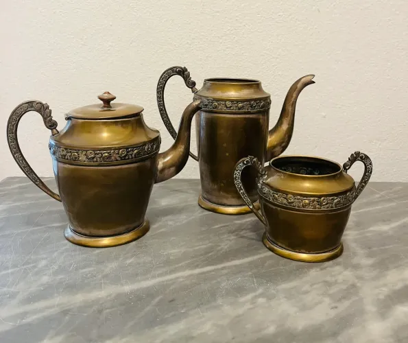 Conjunto Bule, Leiteira e açucareiro antigo com detalhes 