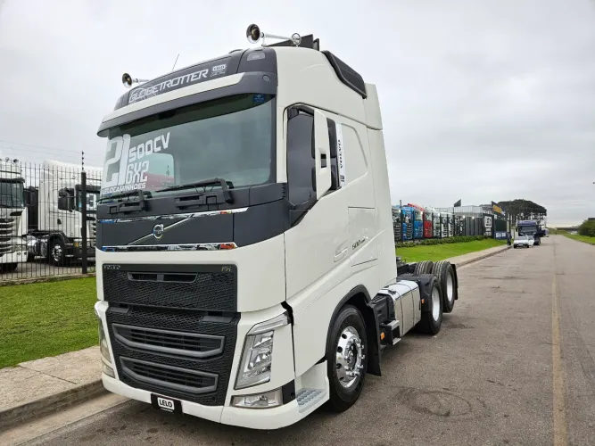 Volvo FH 500 Tração 6x2 Ano 21 GLOBETROTTER  Teto Alto Automático Mola 