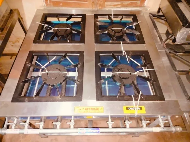 Fogão industrial de inox com 4 bocas duplas de 40×40