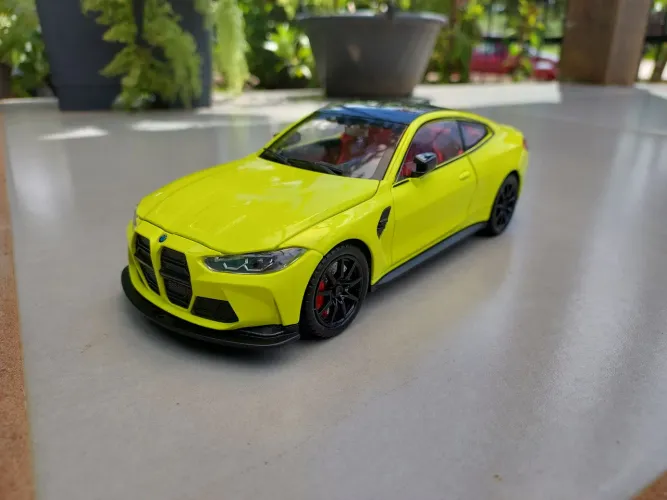 Bmw m4 realista 1:24