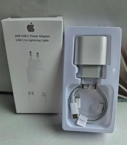 Carregador de iPhone Apple 20W USB-C com Cabo Lightning - Novo!