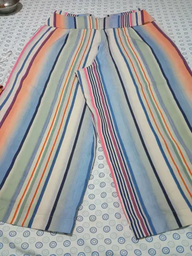 Calça listrada colorida