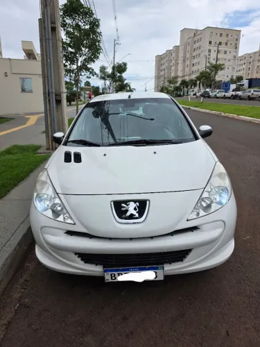 Peugeot 207 Active 1.4 Flex 8V 5P 2014