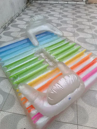 Colchão inflável para piscina