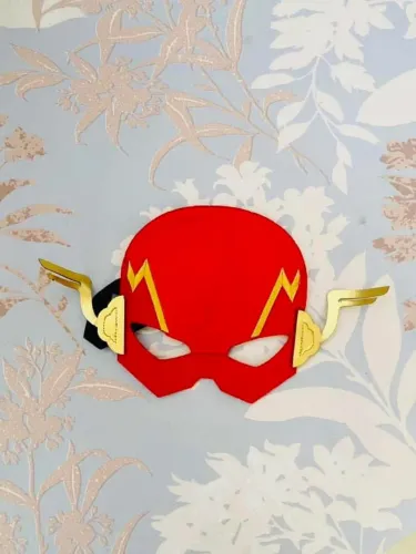 Máscaras = Flash, Pantera Negra e Homem de Ferro