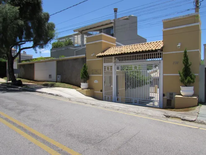 Residência com 404 m² de construção  Condomínio Francisco Rana -  Centro - São Roque SP