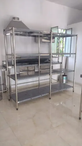 Estante em aço inox medindo 194x60x175 c/ 4 prateleiras