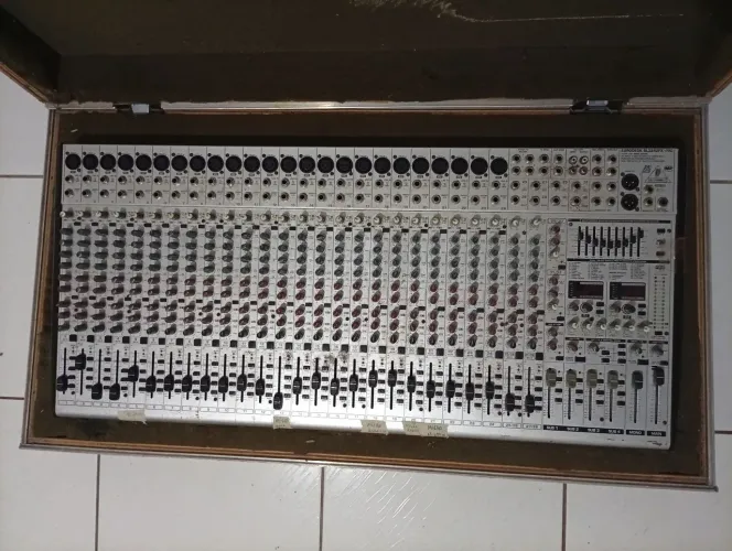 Mesa de som
