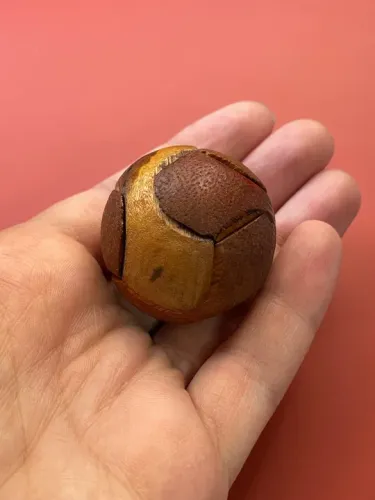 Quebra-cabeça de madeira feito à mão