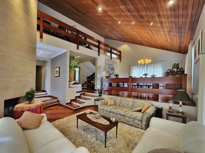 CASA com 4 dormitórios à venda com 735m² por R$ 2.999.000,00 no bairro Bom Retiro - CURITI