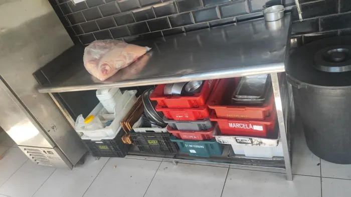 Mesa de inox 304 , cozinha industrial.