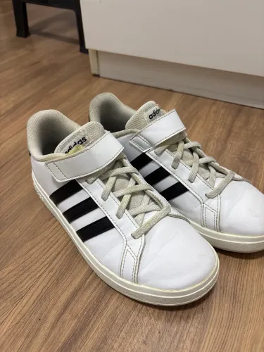 Tênis adidas TAMANHO 33