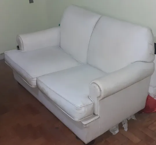 SOFA 2 LUGARES COM  DUAS ALMOFADAS<br><br>