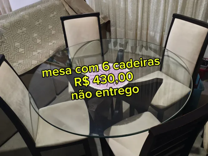 Mesa com 6 cadeiras 
