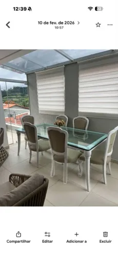 Mesa de vidro com 8 cadeiras