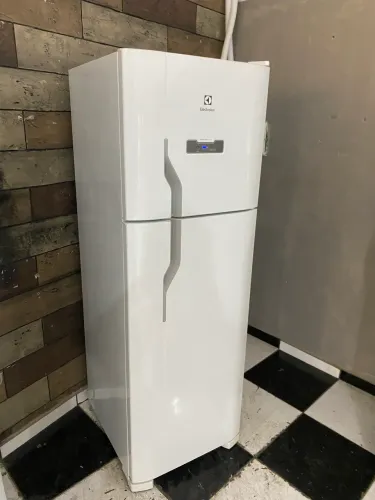Geladeira Electrolux frosfree 220v novinha entrega grátis