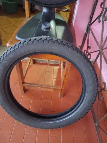 Pneu de moto. Mutto 100. Fala com marcio *
